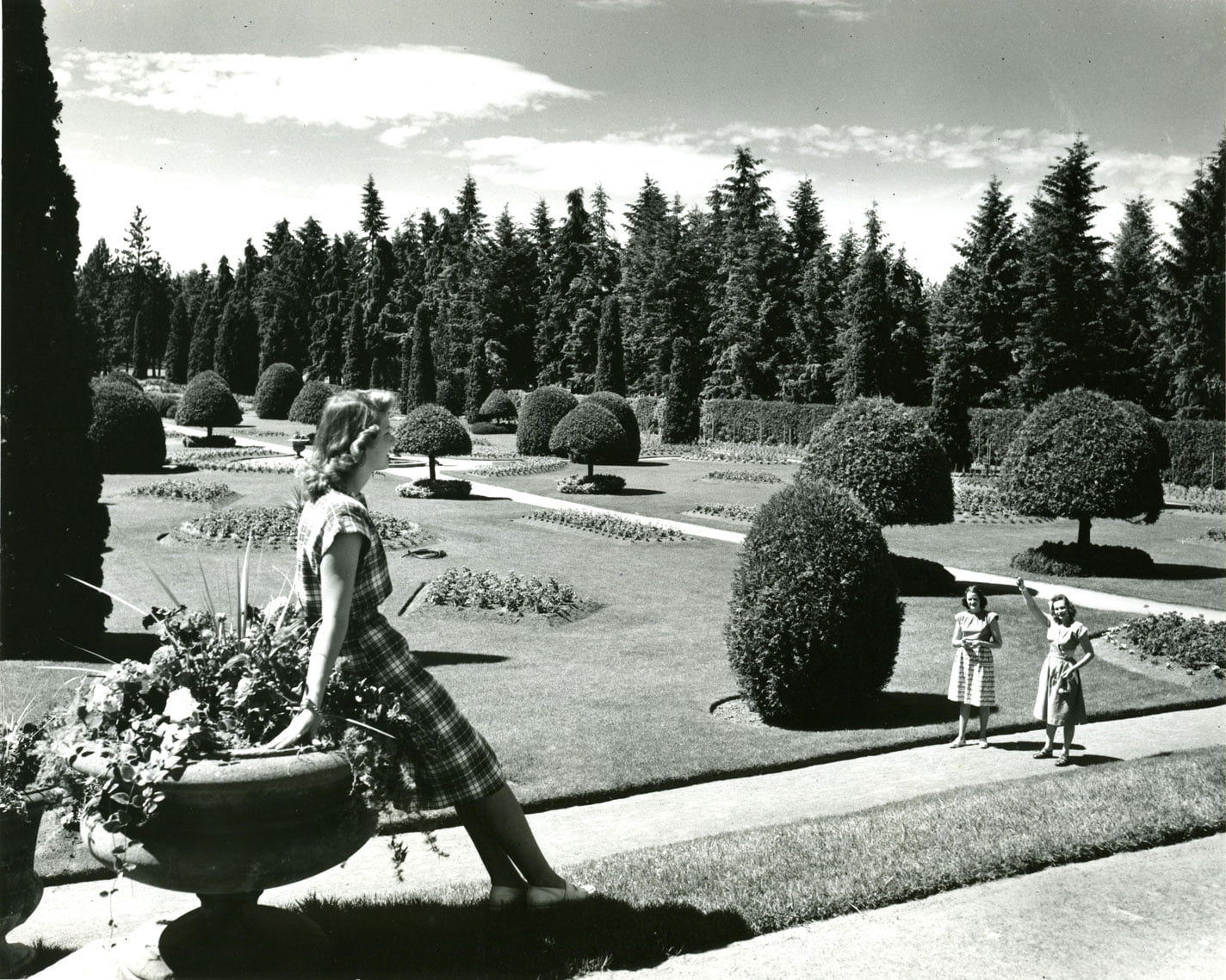Title: Manito Park, Spokane, Date: 1940-1980, Photographer: Dyke, Walt, State Library Photograph Collection, 1851-1990, Washington State Archives, Digital Archives, http://www.digitalarchives.wa.gov, 04/04/2014. 